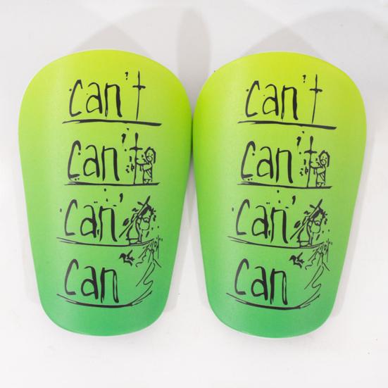 2 Stück Fußball-Schienbeinschoner, Miniatur-Fußball-Schienbeinschoner, winzige Schienbeinschoner, harte Antikollisionsschutzausrüstung für das Fußballtraining