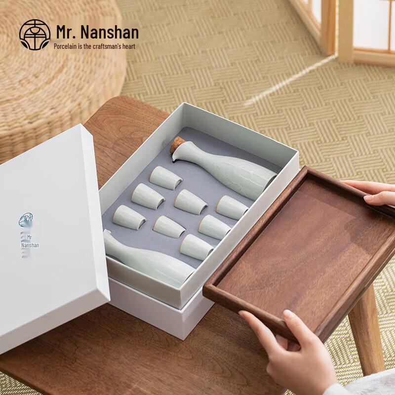 Herr Nanshan. Keramik Wein- & Sake-Set