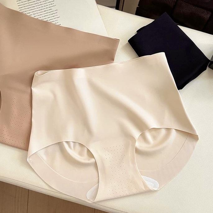 Japanese Seamless Mid-Waist Women's Breathable Underwear - No Roll Edges, Comfortable Triangle Design