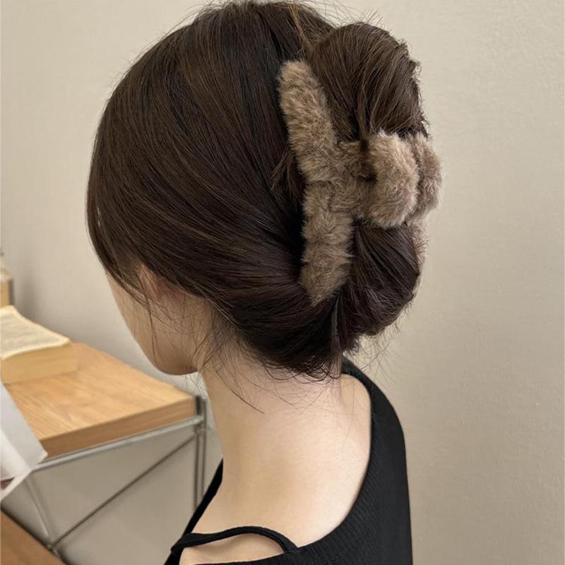 Winter Plush Hair Claw Elegant Acrylic Hairpins Women Hair Clip Barrette Crab Headwear Girls Hair Accessories