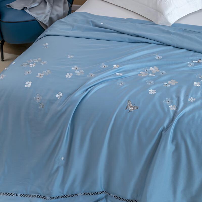 LOUIS.KELLOG Butterfly Embroidery Mulberry Silk Quilt