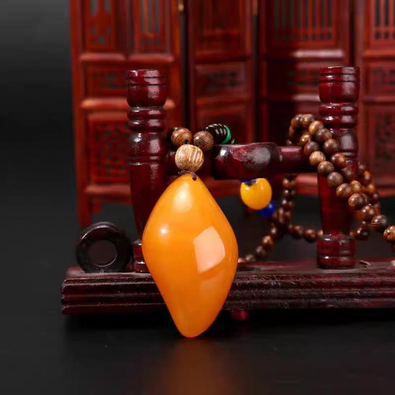 Trendy Unisex Wooden Bead Necklace: Versatile, High-End Pendant for Sweater Chains and Cotton Linen Attire