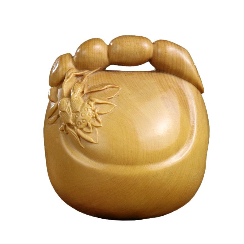 Portable Boxwood Percussion Meditation Instrument: Mini Wooden Fish Carving, Perfect as a Gift or Decorative Ornament.