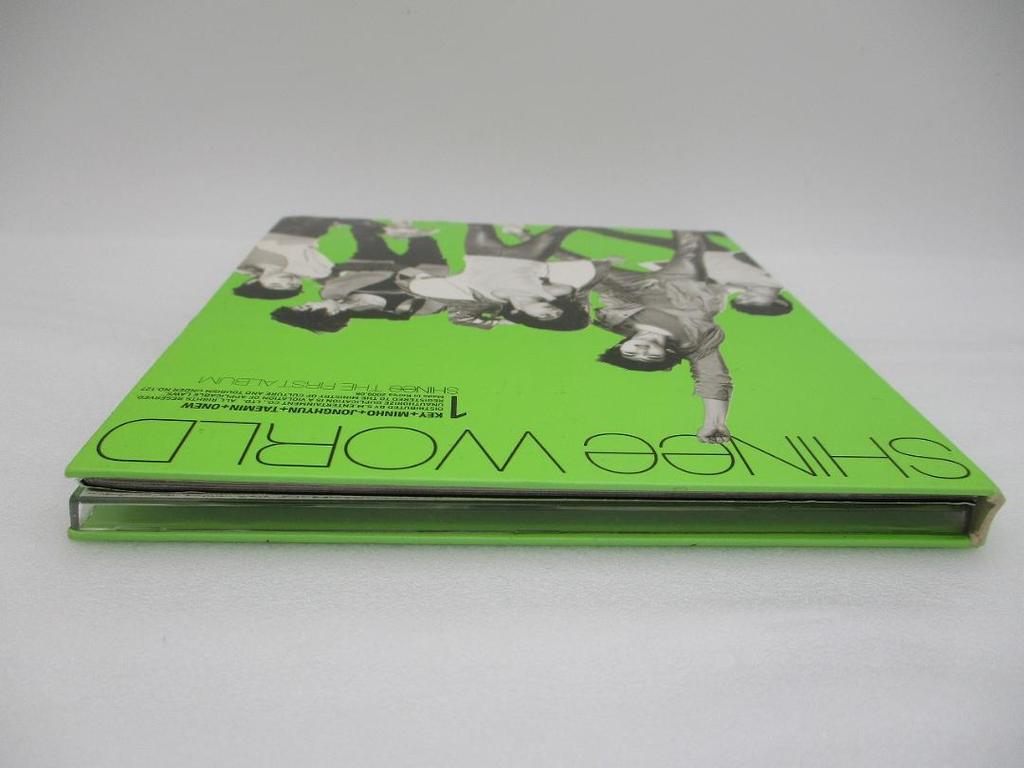 [USED] THE FIRST ALBUM SHINee WORLD A-TYPE IMPORT