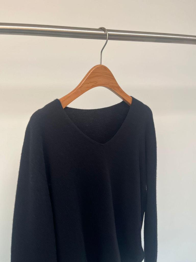 Seamless V-neck Wool Knit Pullover: Women's Autumn/Winter Solid Color Base Layer Top