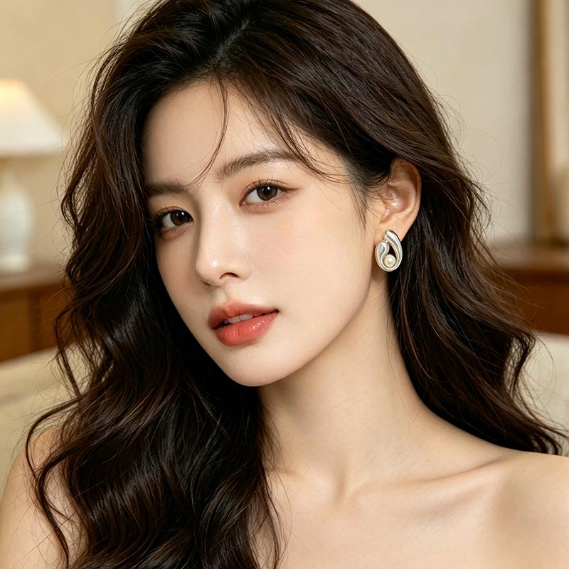 Elegant Minimalist Teardrop Freshwater Pearl Earrings with S925 Silver Needle