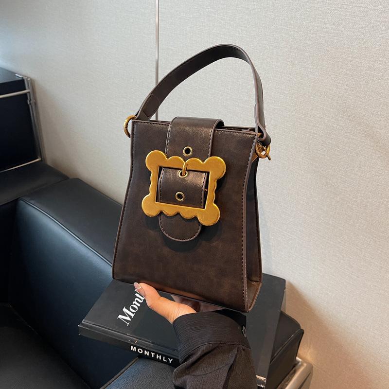 

Новинка осені та зими 2024 р. Універсальна сумочка в стилі ретро сумка на плече через плече під пахвами сумка для мобільного телефону маленька квадратна сумка темно-коричневого кольору