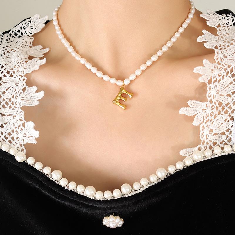 Party Banquet Gorgeous Non-Fading Light Luxury Design Freshwater Pearl Necklace 26 Letters Gold-Plated Pendant Collarbone Chain