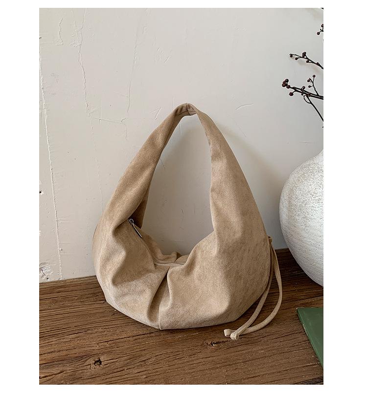 Korean-Style Suede Shoulder Bag: Solid Color, Large Capacity Underarm Dumpling Design