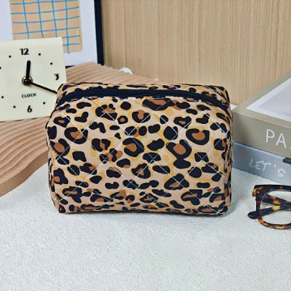 Ins Style Quilted Cotton Handheld Makeup Bag Large Capacity Zipper Closure Toiletry Bag Portable Leopard Print Handbag Gift