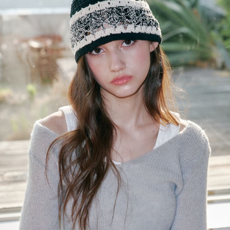 ALLINCOMPLETE Snuggle Crochet Beanie (2 Colors)