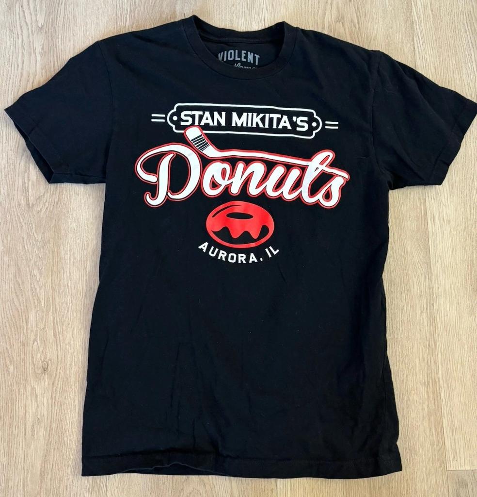 Stan Mikita’s Donuts Aurora IL T-Shirt Herren Klein Violent Gentleman Hergestellt in den USA
