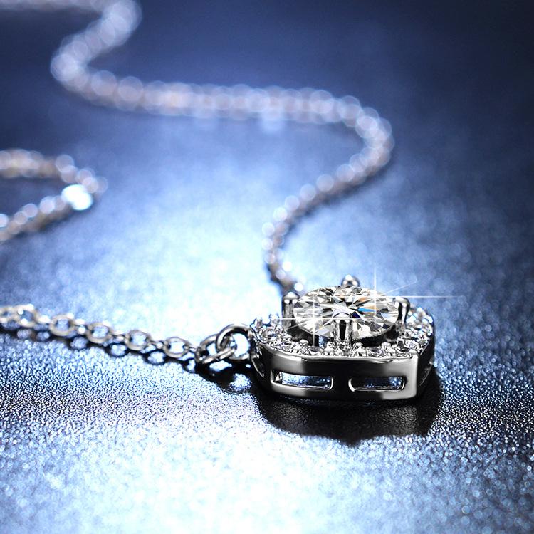 Heart-shaped Necklace 1 Carat Simulated Mozzarella Diamond Necklace Women's Fashion Heart-shaped Peach Heart Pendant