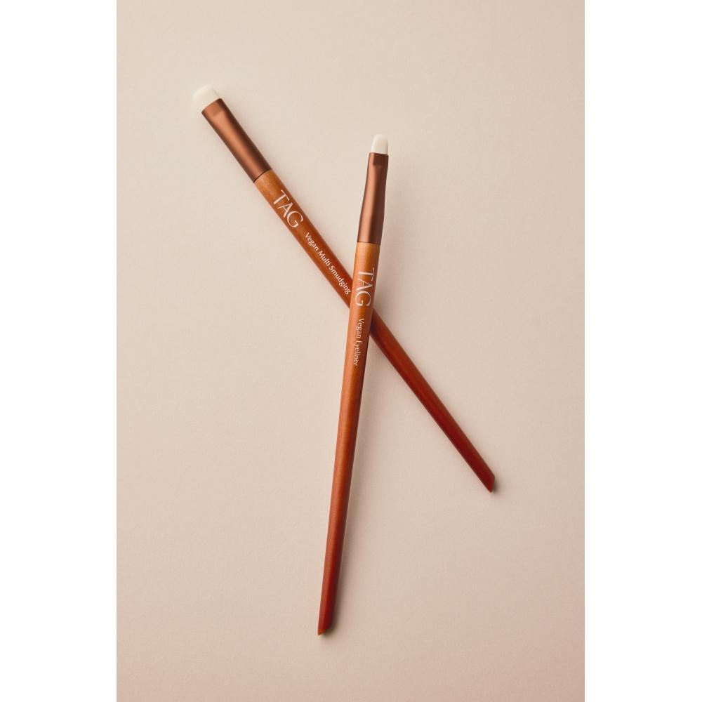 

Позначте Vegan Define Brush Duo