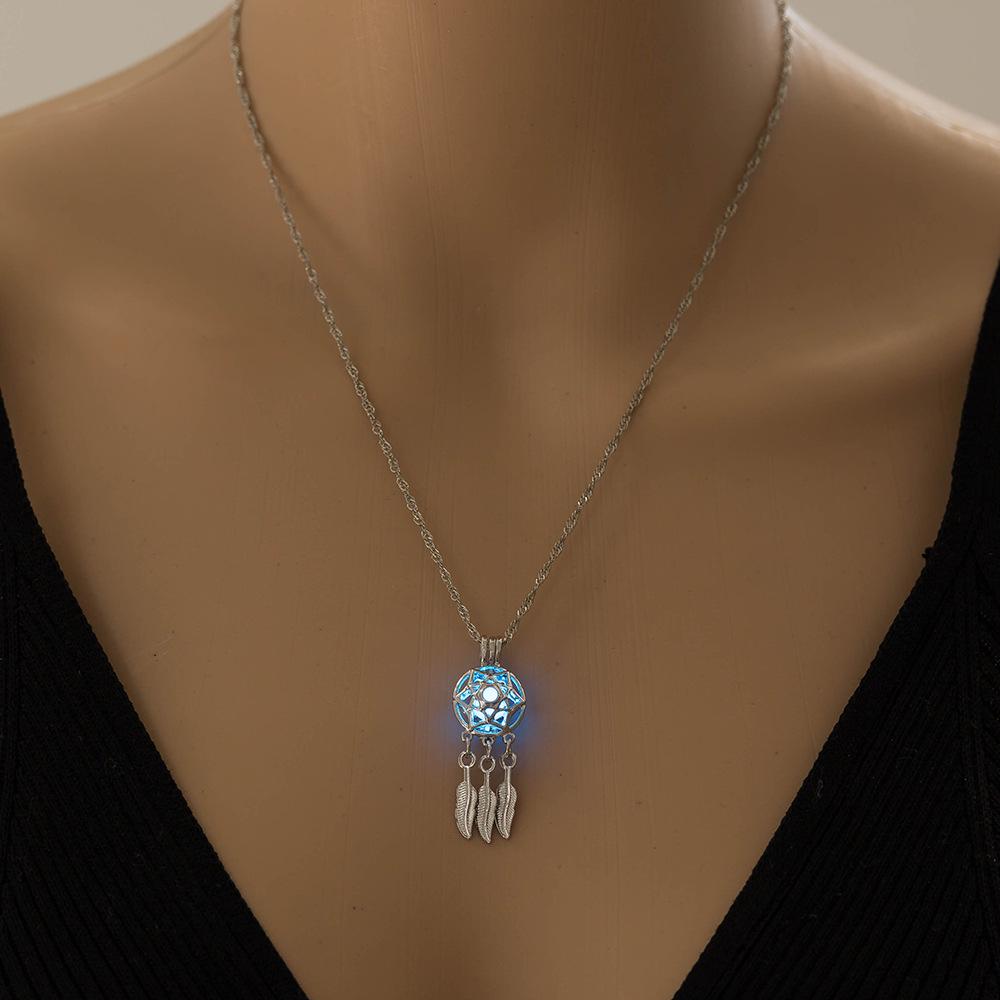 

Hollow Dreamcatcher Luminescent Necklaces For Women Glow in The Dark Dream Catcher Pendant Statement Choker Fashion Jewelry синий
