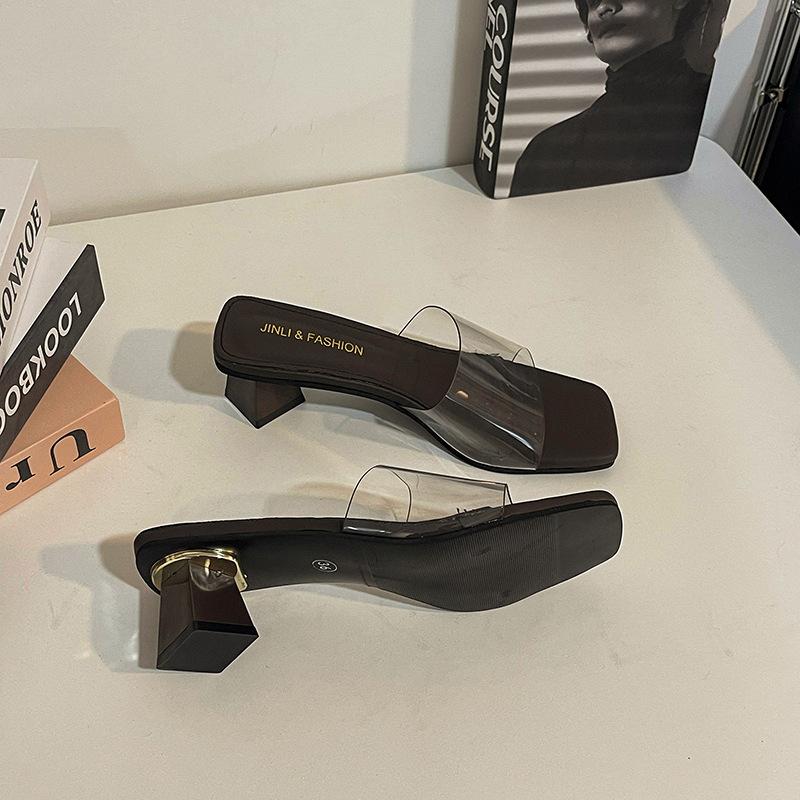 

Повседневные домашние тапочки для женской уличной носки летом 2025 года, новые модные и универсальные, высококлассные сандалии на среднем каблуке с одной перемычкой для женщин 39 темно-коричневого