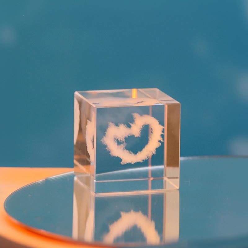 3D Engraved Crystal Cube Cloud Heart Whale Pattern Transparent Square Crystal Ornament For Desktop Home Decoration Gifts