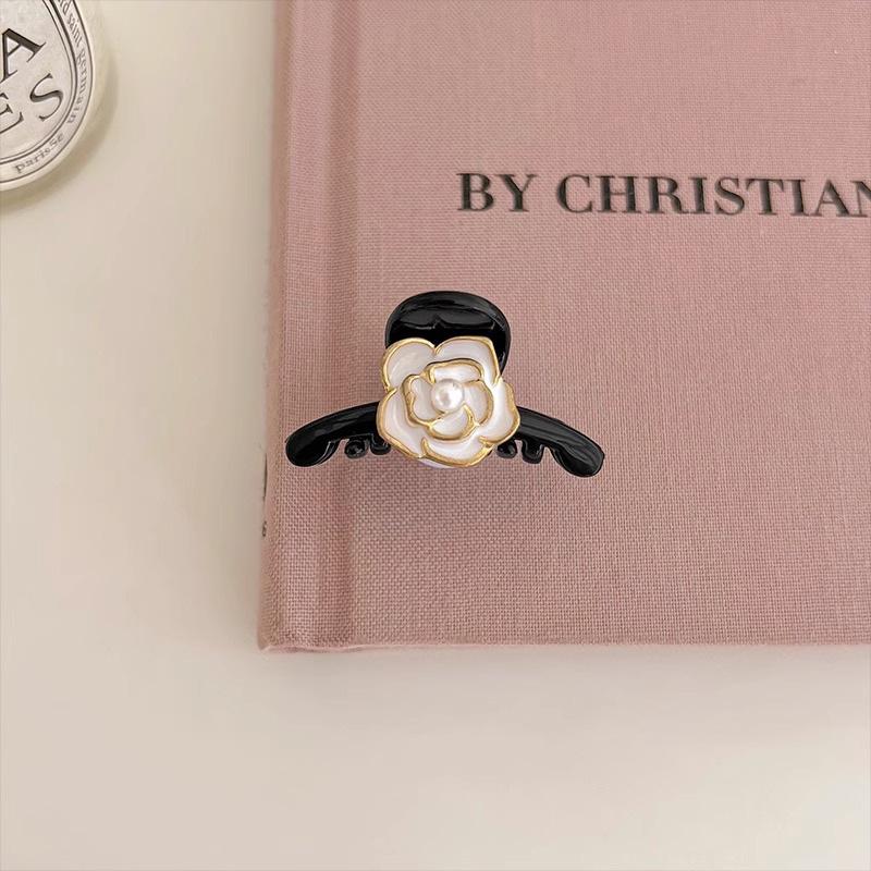 2Pcs Acrylic Pink Love Heart Small Hair Claw Women Girls Sweet Cute Hair Clips Lovely Kawaii Hairpin Hair Accessories