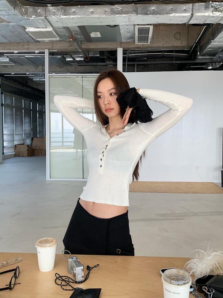 Dorothy Clothing Korean Spring V-Neck Long Sleeve Knit Top for Women