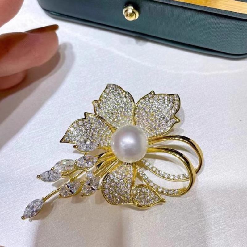Exquisite Flower Imitation Pearl Brooches for Women Shiny Rhinestone Lapel Pins Sweater Cardigan Jewelry Gifts