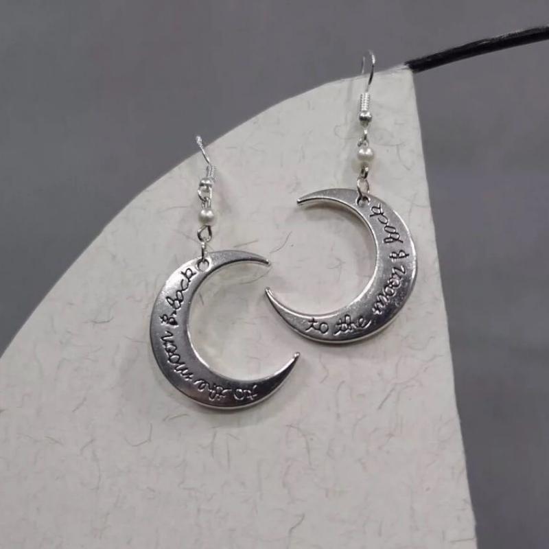 Trendy Retro Moon Pendant Earrings: Versatile and Fashionable Ear Hooks for Women