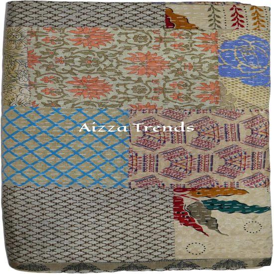 Aizza Trends Handgefertigte Patchwork- und Patola-Arbeit Kantha-Quilt aus reiner Baumwolle - Traditionelle indische Tagesdecke - Vintage Baumwollseide Sari-Quilt