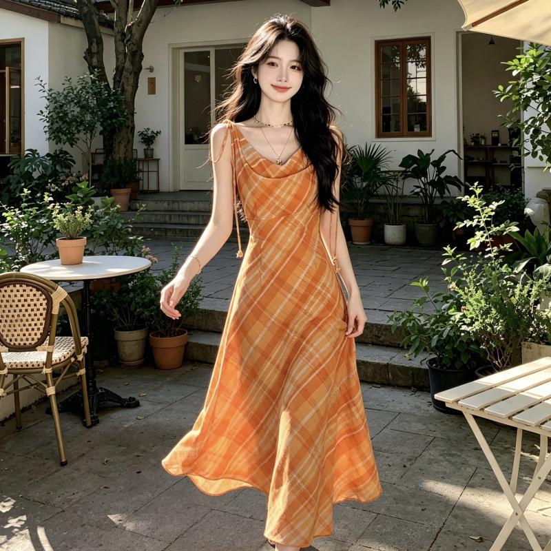 French Temperament Swinging Neck Plaid Dress Summer New Vacation Style Dating Waist Dress Women's Clothing