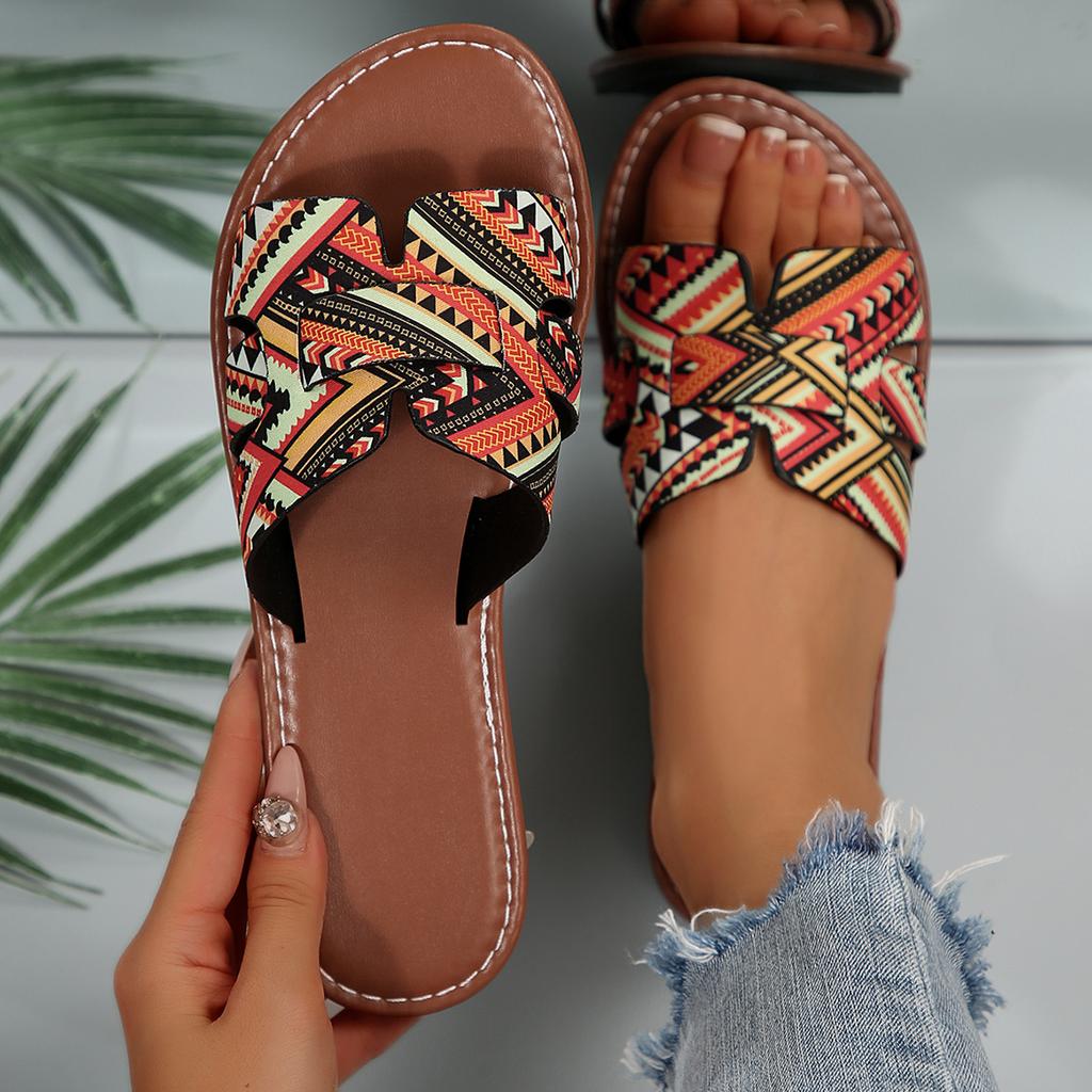 Fashion Women Slippers 2025 New Fashion Trend Anti Slip Slippers Wear-resistant Shoes Women Soft Sole Flat Sandals Home Slides Women