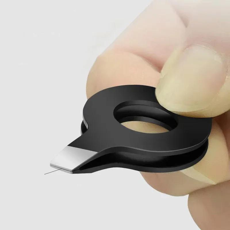 

1pcs Pig hair clipper Slant Tweezer With Hollow Out Handle Professional Eyebrow Facial Hair Remover Practical Beauty Tool For Me чорний