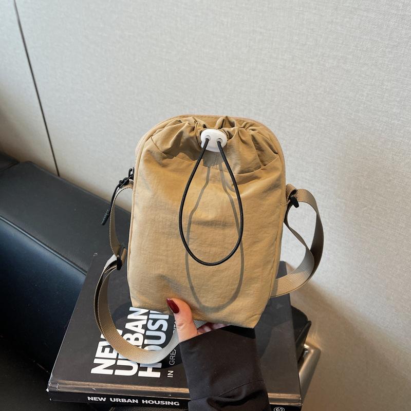 Women's bag Korean niche foreign style mobile phone bag versatile new shoulder bag fashionable and simple leisure sports messenger bag