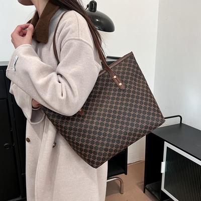Retro European and American Style Autumn/Winter Tote Bag - Large Capacity, Textured Shoulder Bag for Casual and Commuting, Versatile for Women