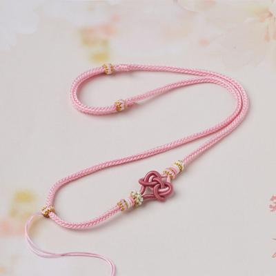 שרשראות ותליונים – מחרוזות ושרשראות