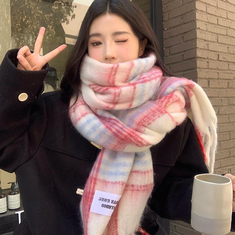 Mohair kleiner frischer karierter Schal Damen Winter hoher Sinn Koreanische Version vielseitig langer Schal warm und kalt mit Mantel