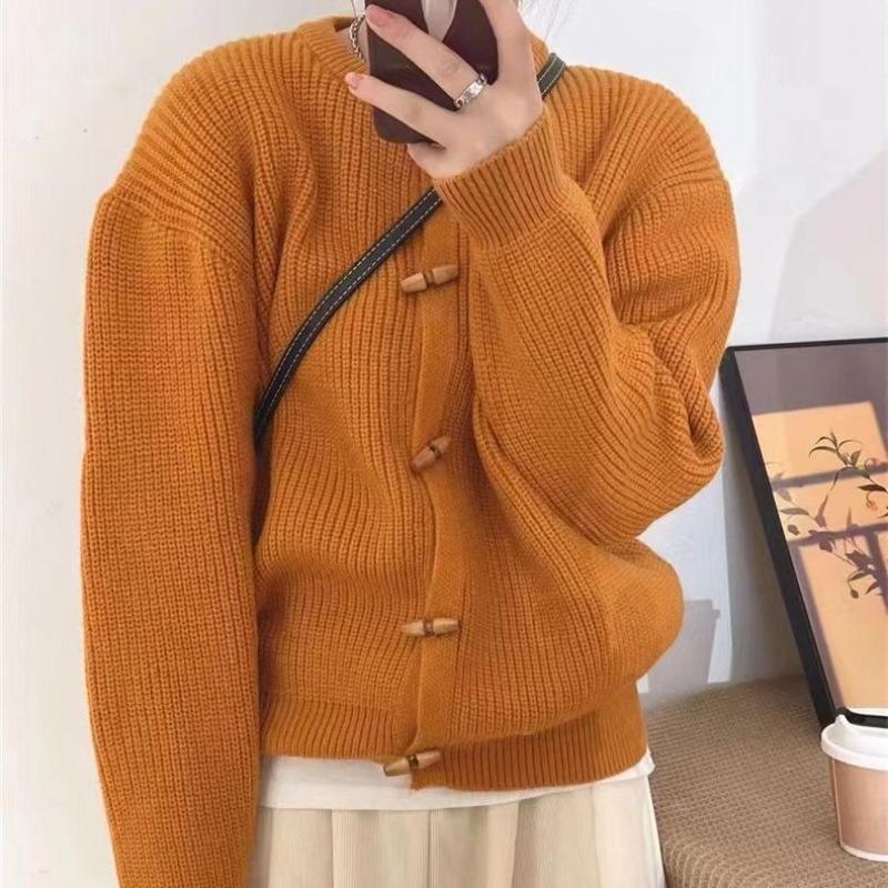 Retro horn buckle crew neck knitted cardigan women's autumn and winter new loose lazy wind sweater jacket top trendy