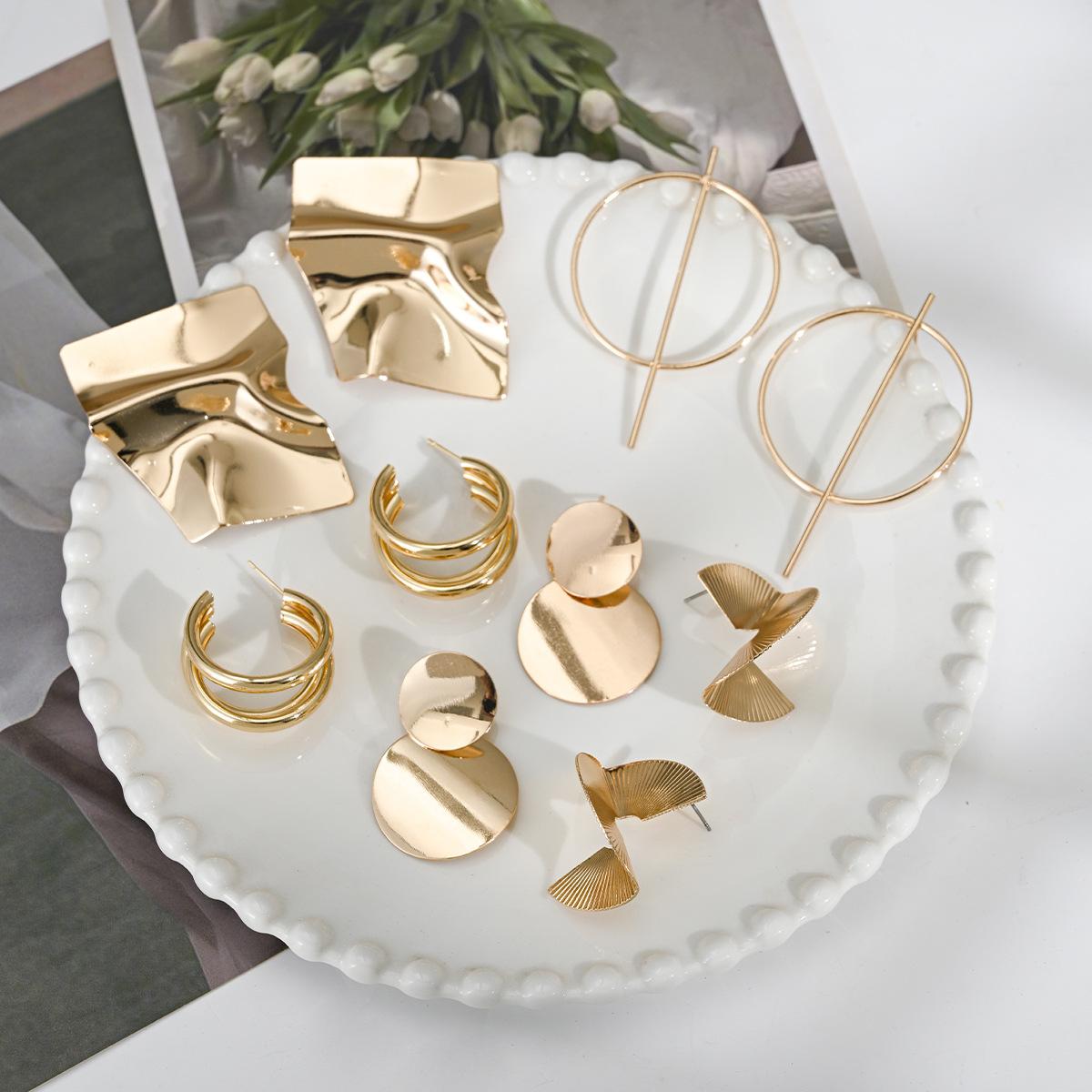 Popular gold geometric earrings set, fashionable high-end metal earrings, European and American personality exaggerated earrings
