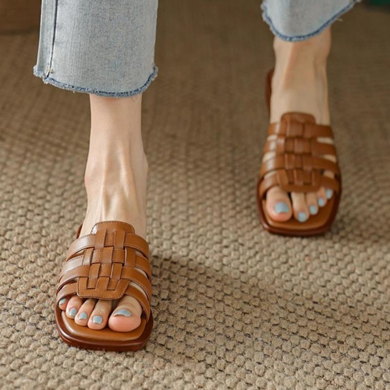 2026 New Genuine Leather Roman Style Sandals Slippers Women Summer Outside Shoes Outer Wear Flat Woven Soft Leather Slides Women