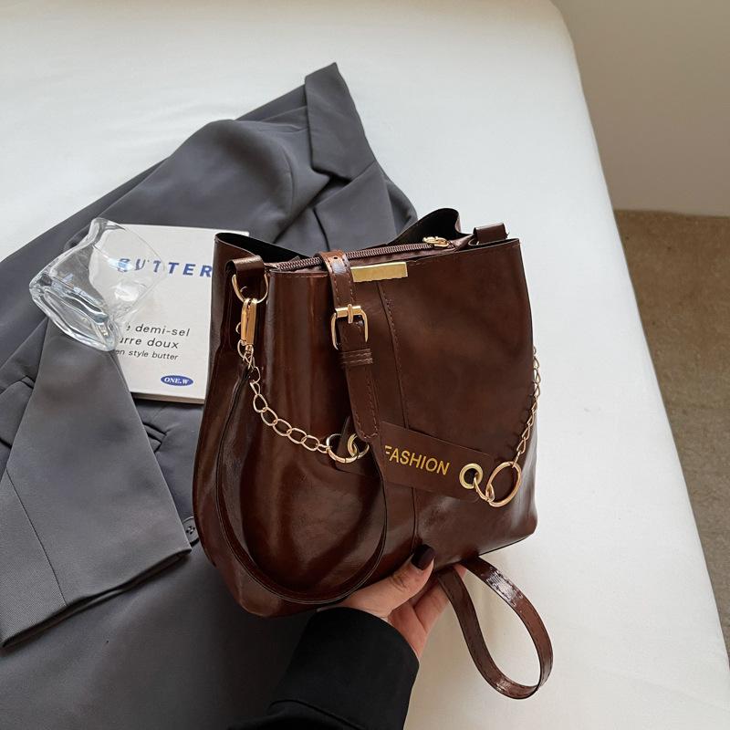 

Весенний тренд 2025 года, универсальная ретро-сумка большой вместимости, практичная модная простая сумка через плечо темно-коричневого