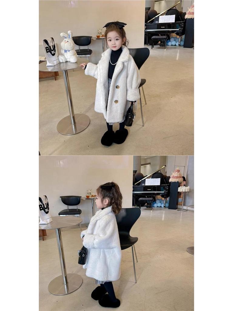 Mädchenmantel aus Kunst-Lammfellleder - Mittellange Wintermodejacke mit Pelzdetails aus Nerzimitat.