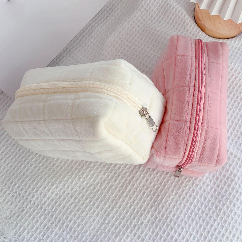 Small Plush Makeup Bag Travel Cosmetic Bag Cute Pencil Pouches Purse Preppy Zippered Toiletry Bag Storage Organizer for Teens