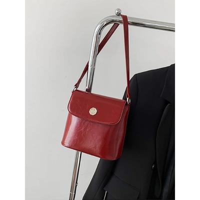 Mode Rote Damen Ein Schultertaschen PU-Leder Klappendesign Lässige Bucket Bag Neue Damen Pendler Handtaschen Geldbörsen