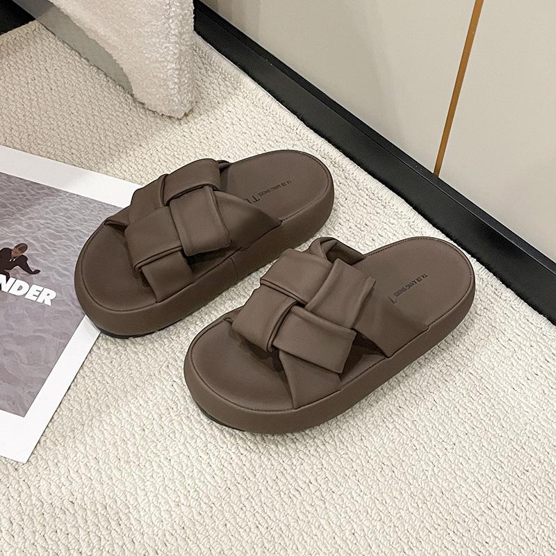 Fan Jieya Platform Slippers Versatile 24 Spring and Summer New Fashion Women's Shoes One-word Sandals Soft Sole Wear Beach Sandals