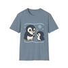 T-shirt Unisex Softstyle Famiglia di Pinguini Fantasiosa | Carino Fiocco di Neve Invernale, Natale