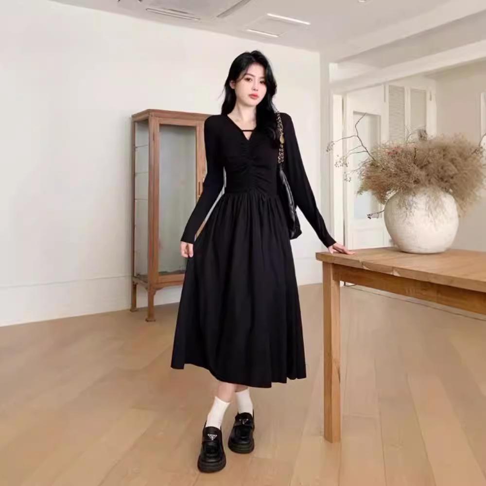 Plus Size Early Autumn High Waist V-Neck Black A-Line Dress - Korean Hepburn Style