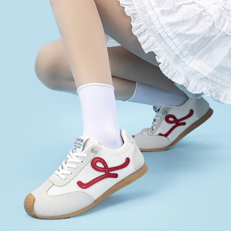 

Summer mesh breathable women s new women s shoes versatile flat-bottomed retro casual sports shoes 35 белый