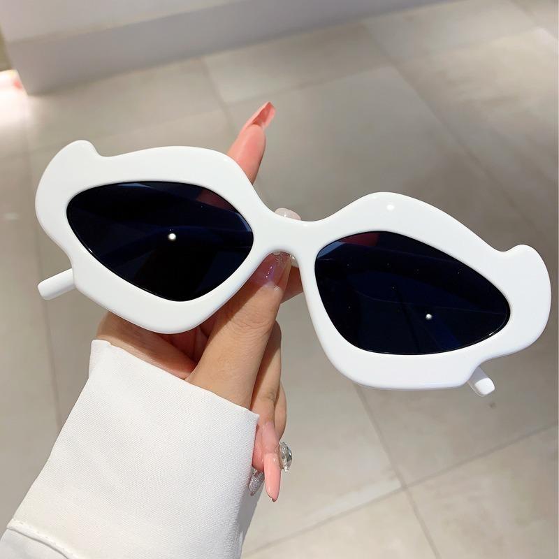Non-polarized Vintage Flower Women Sunglasses New Stylish Irregular Shape Gradient Shades Trendy Luxury Brand Design Party Eyewear