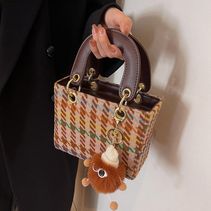 Jesienna i zimowa niszowa wełniana mała torba, prosta i wszechstronna torba na ramię na jedno ramię, torba retro w kratę księżnej Diany