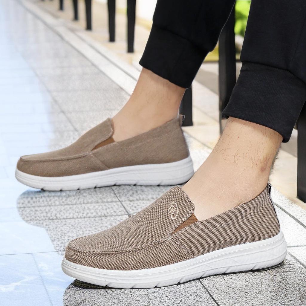 Extra Large Men's Canvas Shoes: Casual Slip-On, Sizes 45-48