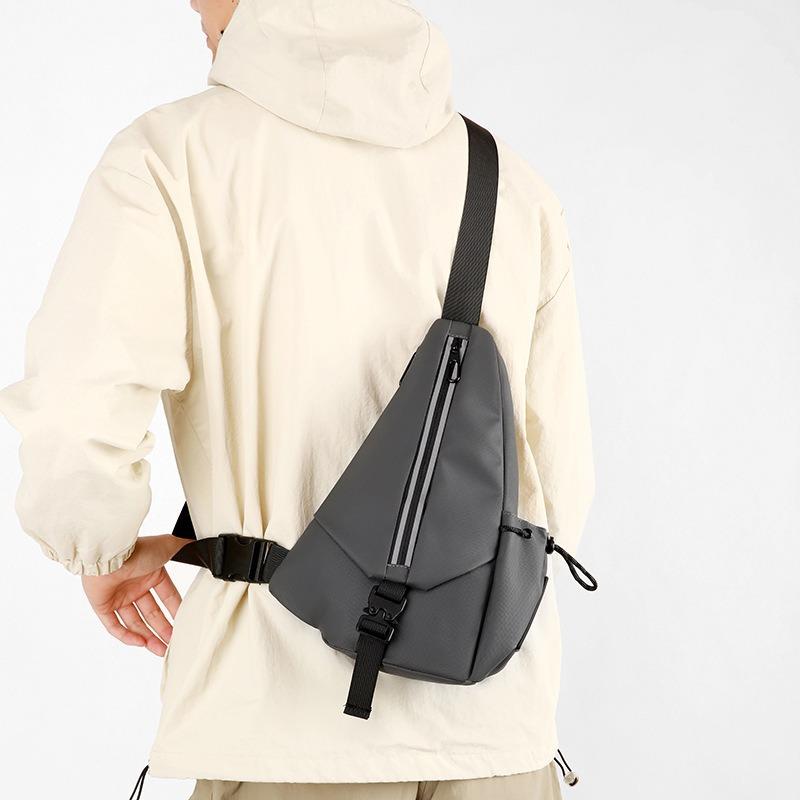 Banqi Road Men's Water Drop Breast Bag 2025 New Simple Fashion Large Capacity Crossbody Bag Men's Casual Travel Bag