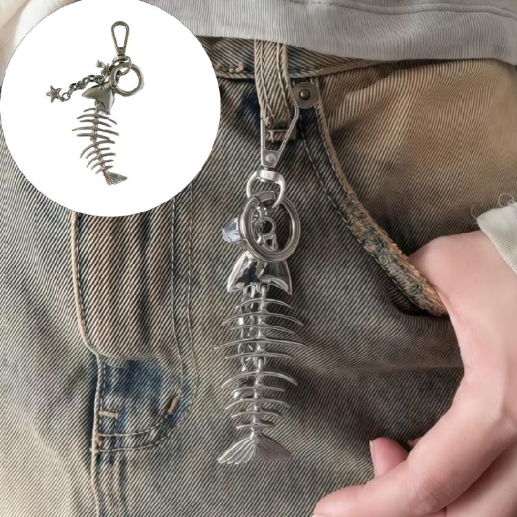 Futuristic Fish Tail Key Ring Lightweight Metal Artwork Matching Casual Or Party Attire Perfectly Fashionable Key Holder