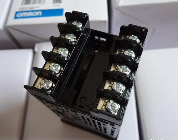 Genuine E5CZ Temperature Controller Series: Models Q2MT, R2MT, R2MTD, Q2MTD with Y92F-30.